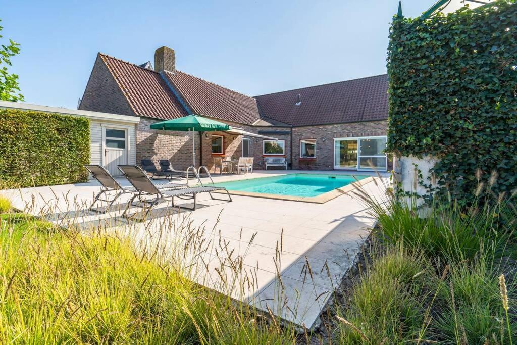 Villa With Heated Swimming Pool, Sauna And Garden Damme Exteriér fotografie